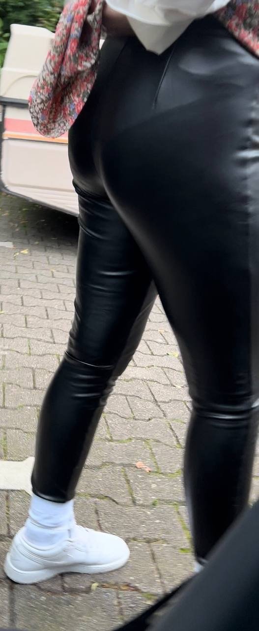 Cuck's hijab GF. He's too scared to share her. Dm me to get your girl or family shared. #bNIBJSZm